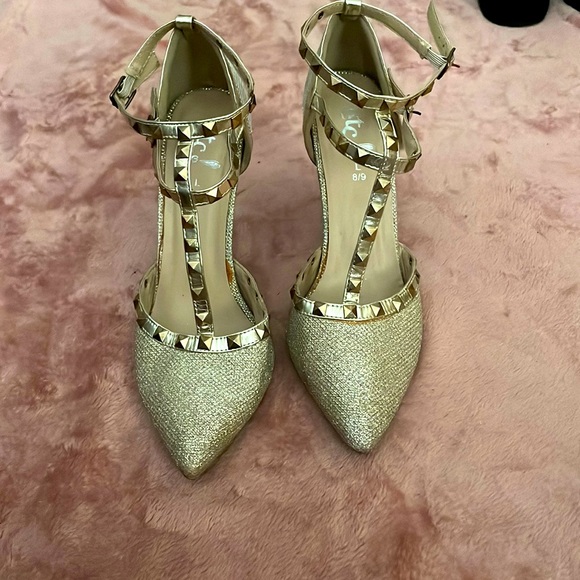 Gold Glitter Heels. Gently Used Worn Twice. Size 8 1/2 - Picture 1 of 3